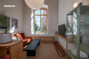 Rare Window Central Apartment